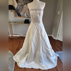 Strapless Ivory Demetrios Wedding Gown Vintage Classic